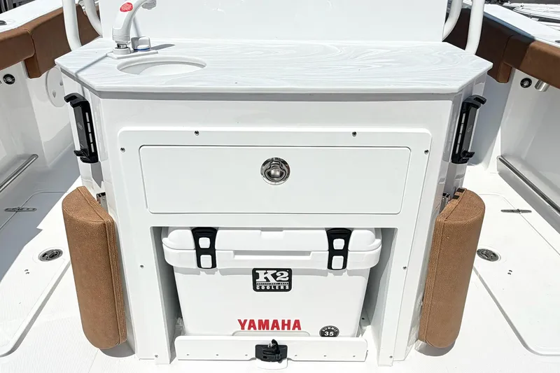 Slide: The Image of 2027 Sea Hunt Ultra 275 SE boat interior with K2 cooler and Yamaha branding. - 5