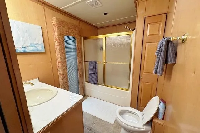 Slide: The Image of Bathroom in 2007 Sumerset 18x86 houseboat with shower, sink, and toilet. - 12