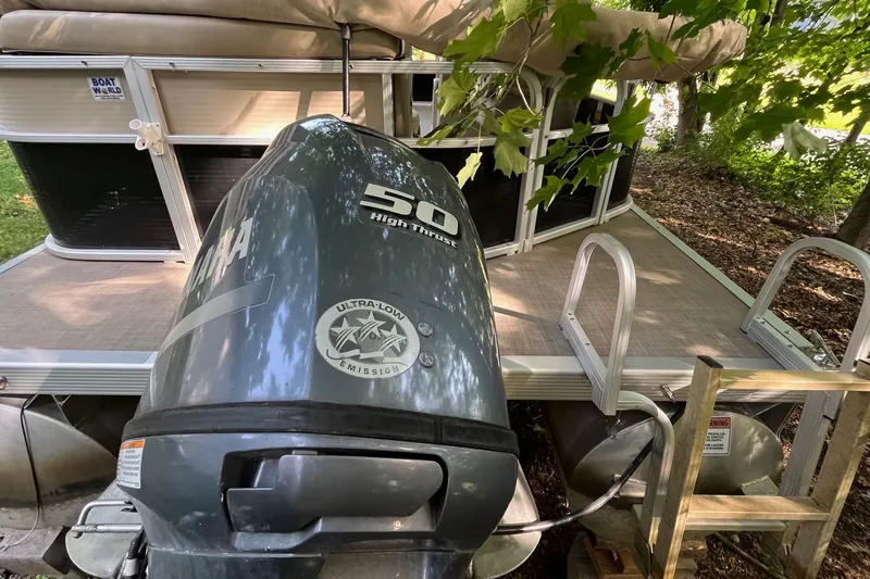 Slide: The Image of 2016 Bennington SX 20 pontoon boat with Yamaha 50 High Thrust engine in wooded area. - 21