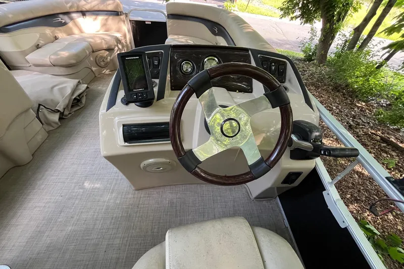 Slide: The Image of Steering console of a 2016 Bennington SX 20 pontoon boat with modern controls. - 14