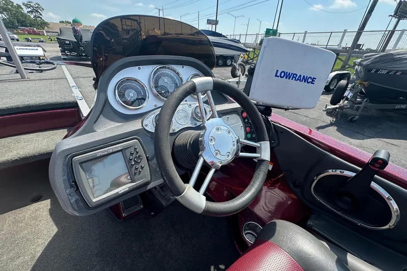 Slide: The Image of 2006 Ranger Z20 Comanche boat dashboard with Lowrance and Garmin navigation systems. - 8