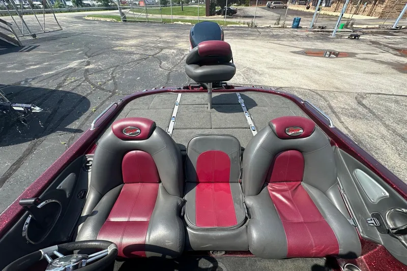 Slide: The Image of 2006 Ranger Z20 Comanche boat interior with red and gray seats. - 6