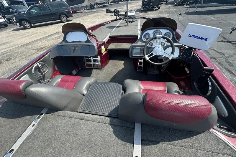 Slide: The Image of 2006 Ranger Z20 Comanche boat interior with steering wheel and Lowrance electronics. - 4