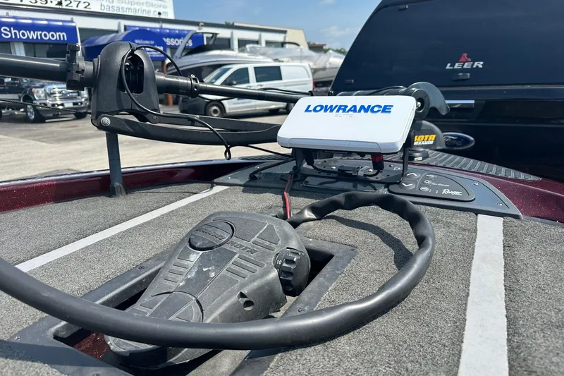 Slide: The Image of 2006 Ranger Z20 Comanche boat with Lowrance Elite fishfinder and Minn Kota trolling motor. - 16