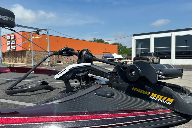 Slide: The Image of 2006 Ranger Z20 Comanche boat with Minn Kota Maxxum trolling motor and Lowrance equipment. - 10