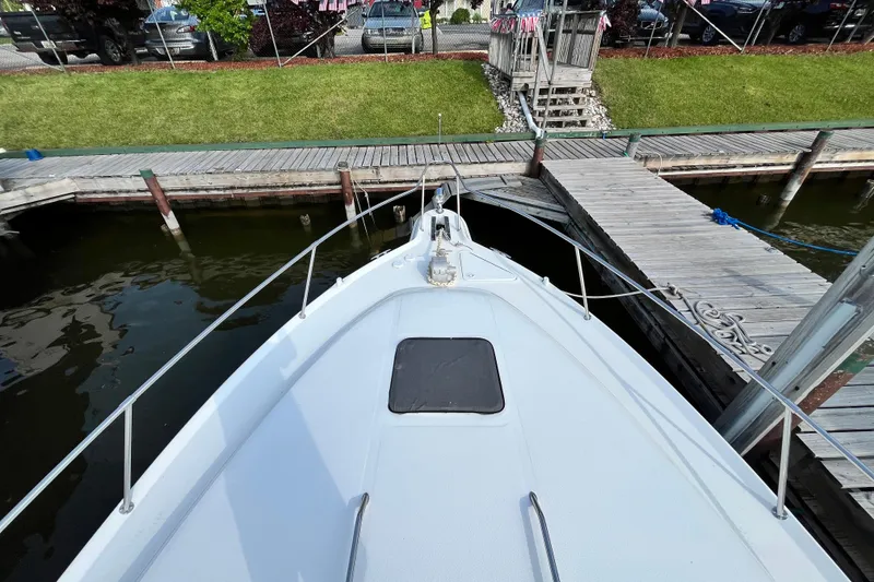 Slide: The Image of Bow view of 1995 Sea Ray Sundancer 330 docked at a marina. - 22