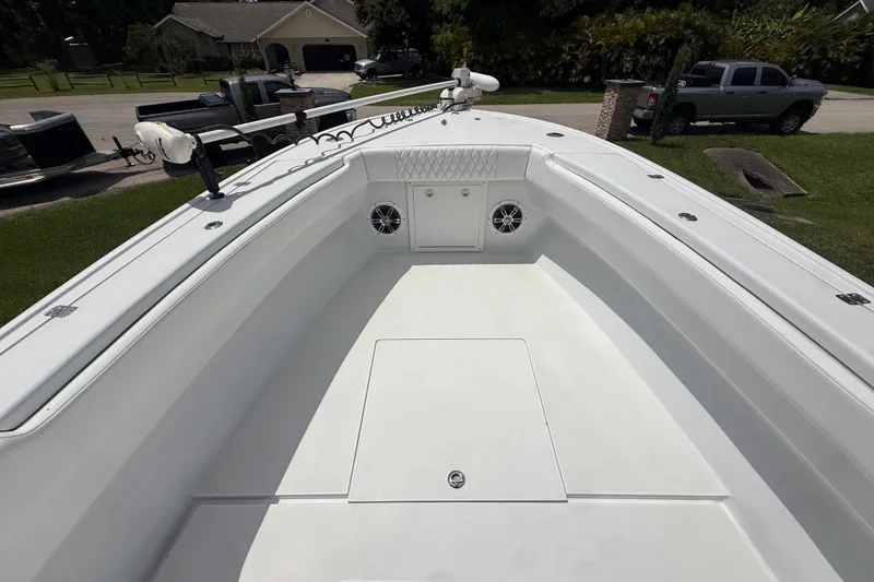 Slide: The Image of 1995 Intrepid 323 Open boat deck, featuring spacious layout and modern equipment. - 35