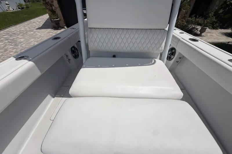 Slide: The Image of White seating area on a 1995 Intrepid 323 Open boat. - 50