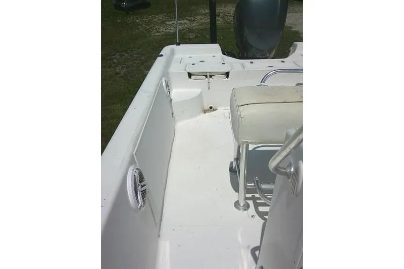 Slide: The Image of 2006 SeaChaser 250 BAYRUNNER boat interior with seating and motor view. - 12