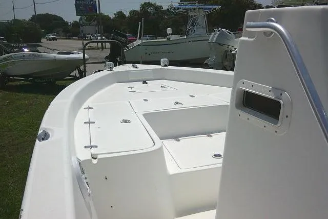 Slide: The Image of 2006 SeaChaser 250 BAYRUNNER boat, white deck, parked outdoors, side view. - 8