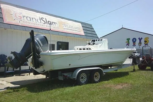 Slide: The Image of 2006 SeaChaser 250 BAYRUNNER boat on trailer, parked outside Grand Slam Consignment Boat Sales. - 3