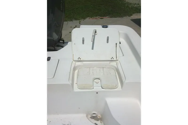 Slide: The Image of 2006 SeaChaser 250 BAYRUNNER boat deck with open storage compartment. - 16