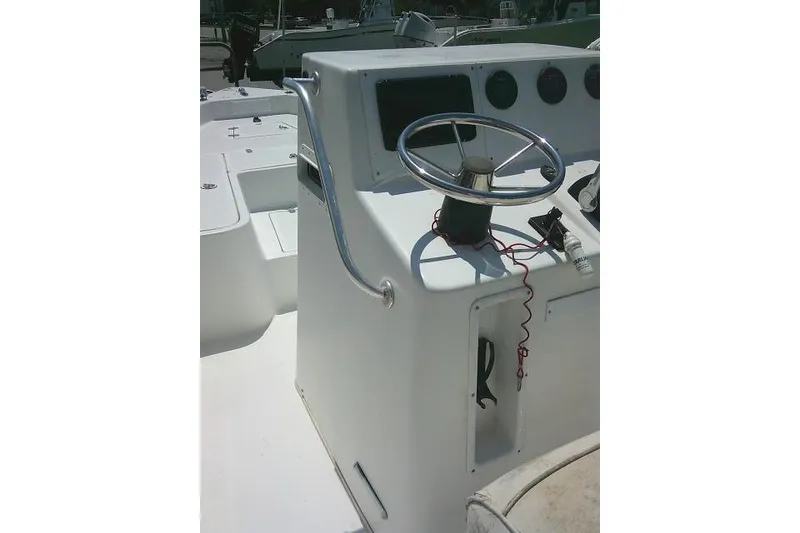 Slide: The Image of 2006 SeaChaser 250 BAYRUNNER boat console with steering wheel and controls. - 18