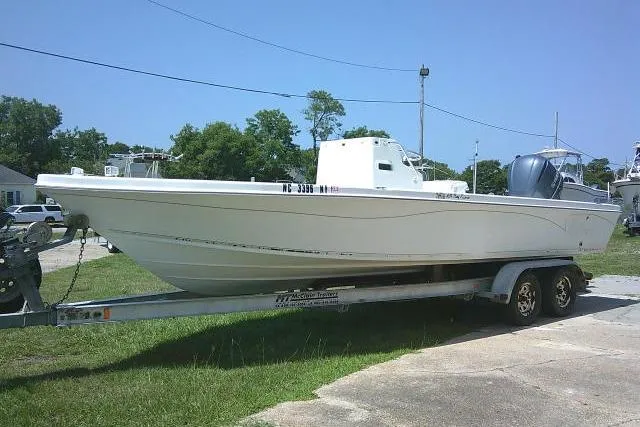 Slide: The Image of 2006 SeaChaser 250 BAYRUNNER boat on trailer, parked outdoors on grass. - 7