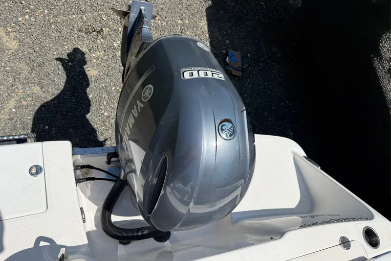 Slide: The Image of 2018 Robalo R222 Explorer with Yamaha 200 outboard engine, viewed from above. - 7