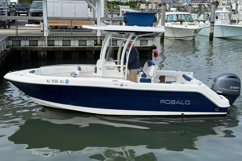 The Image of 2018 Robalo R222 Explorer boat docked in marina, featuring Yamaha outboard motor. - 0
