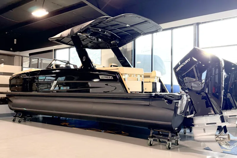 The Image of 2026 Balise Halo 26C Twin boat with Mercury engines in showroom display. - 0