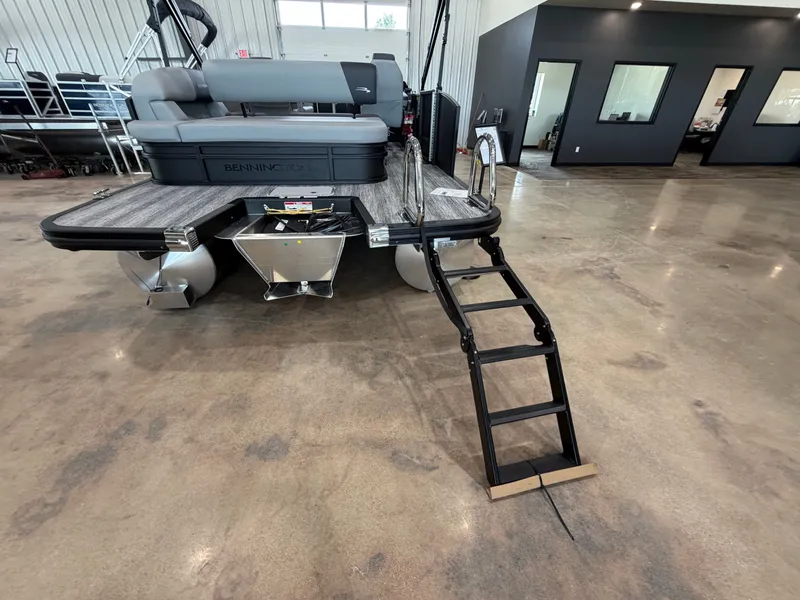 Slide: The Image of The image shows the rear of a Bennington S Series 22 SSB pontoon boat with a ladder. - 5