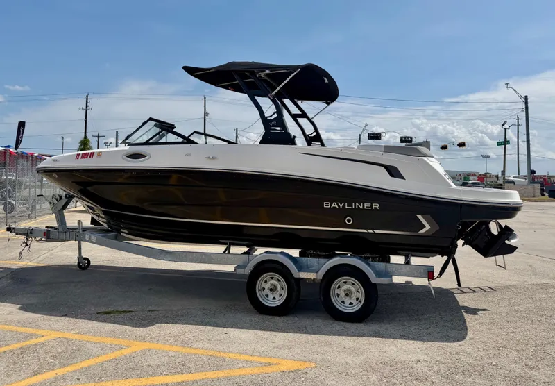 Slide: The Image of Bayliner VR6 2024 - 2