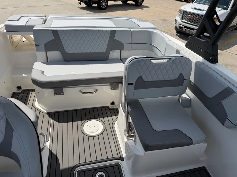 Slide: The Image of Bayliner VR6 2024 - 9