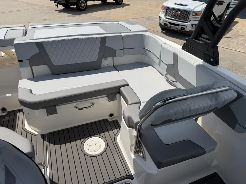 Slide: The Image of Bayliner VR6 2024 - 10