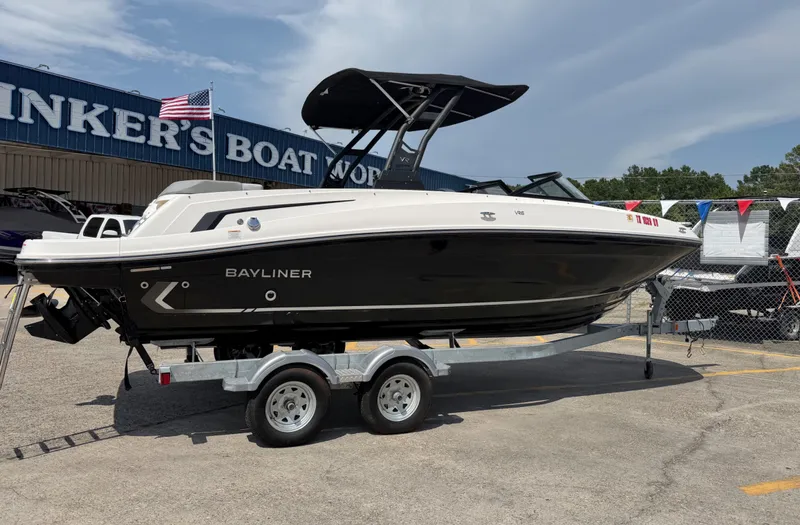 The Image of Bayliner VR6 2024 - 1