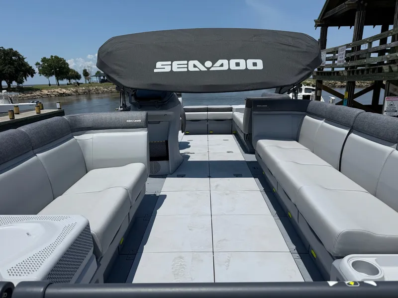 Slide: The Image of Sea-Doo Switch Cruise 21 - 300 hp - Tech Package - 4