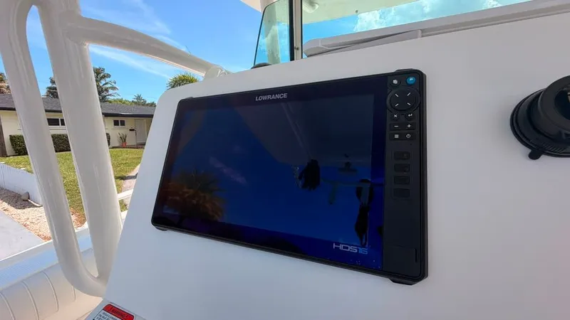 Slide: The Image of A Lowrance HDS-9 screen is mounted on the helm of a Mako 284 Center Console boat. - 33