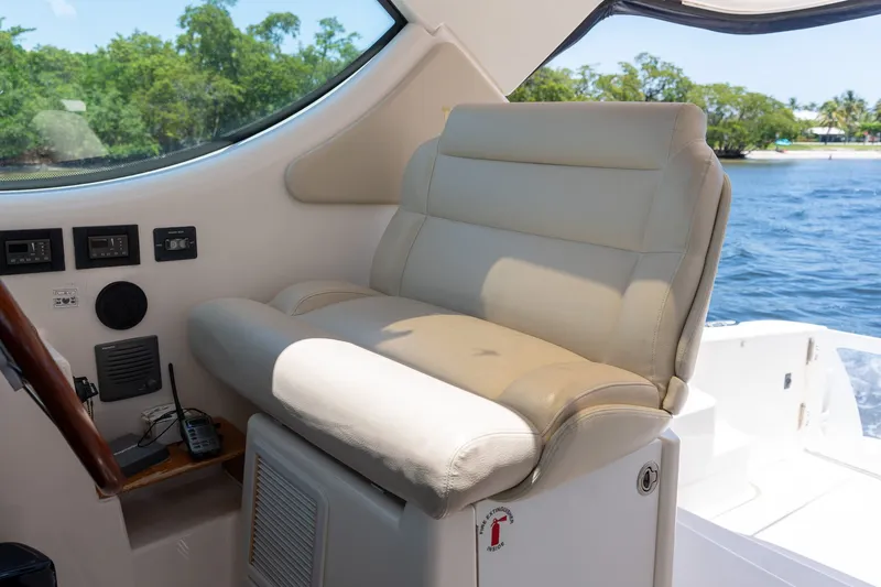 Slide: The Image of The interior of a 2008 Tiara Yachts 4300 Sovran with a beige leather seat. - 17