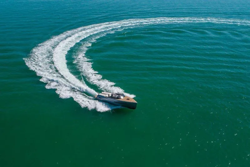 Slide: The Image of Luxury Canard Yachts eMotion HYBRID 2018 cruising in open sea, leaving a curved wake. - 4