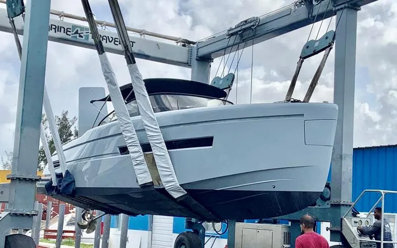 Slide: The Image of 2018 Canard Yachts eMotion HYBRID being lifted by a crane at a marina. - 31