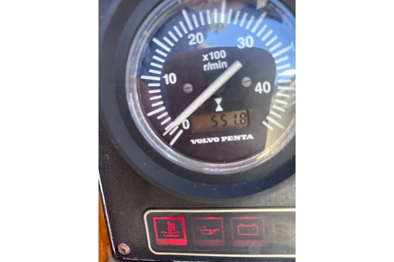 Slide: The Image of Volvo Penta tachometer showing 5518 hours on a 1978 Swift 33 model. - 28