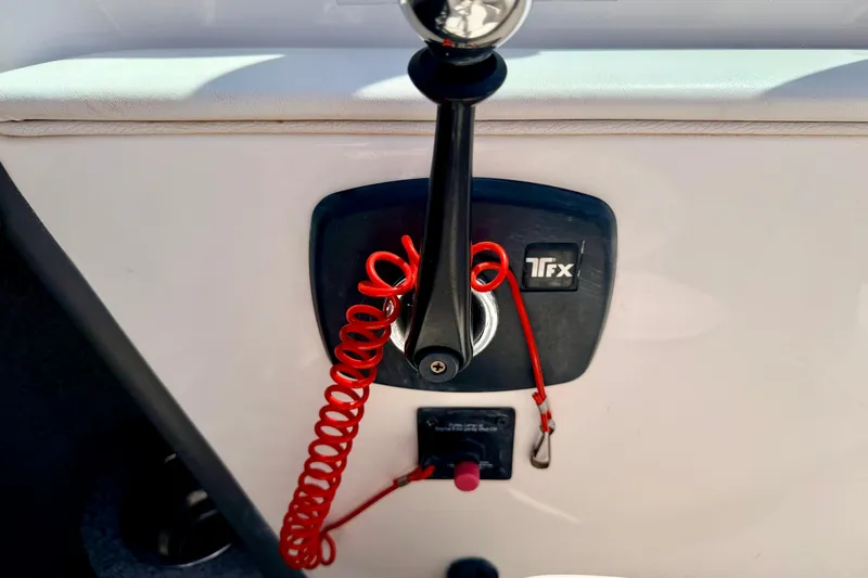 Slide: The Image of Throttle control with safety lanyard on 2008 Moomba Outback V boat. - 46
