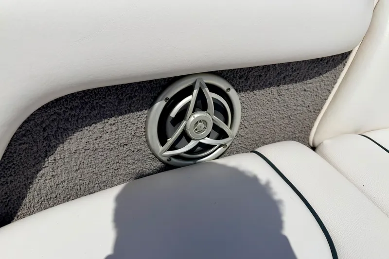 Slide: The Image of Speaker on 2008 Moomba Outback V boat with white upholstery and gray carpet. - 56