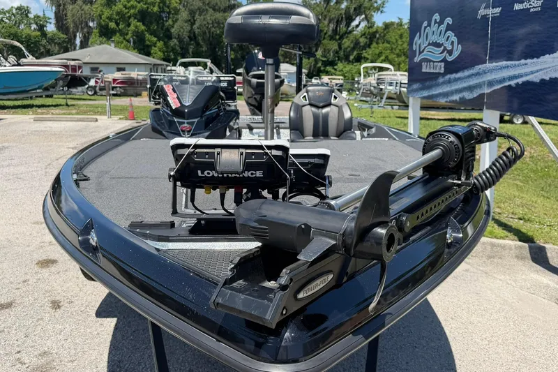 Slide: The Image of 2023 Ranger Z521R fishing boat with Lowrance electronics and Power-Pole, displayed at Holiday Marine. - 3
