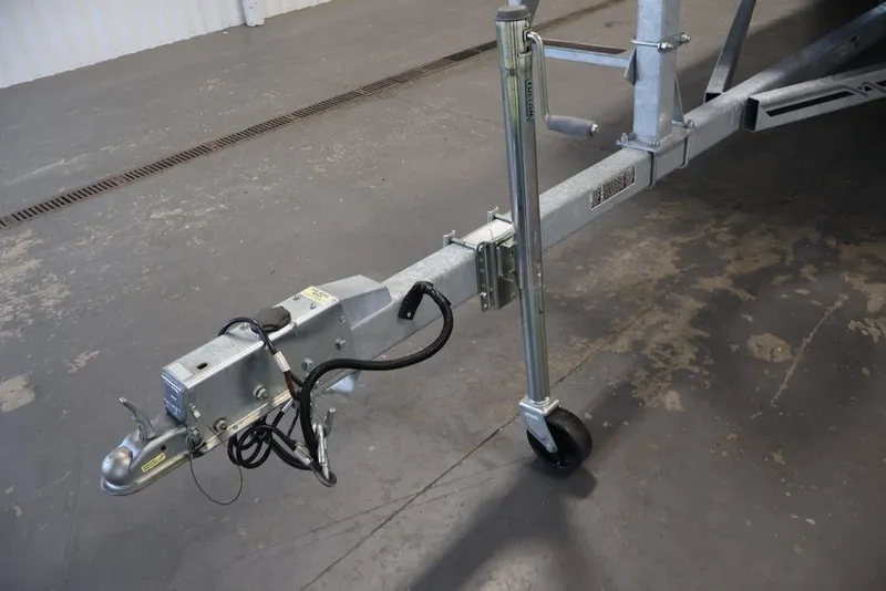 Slide: The Image of Trailer hitch and jack stand for 2023 Bennington SV 22 Quad Bench boat. - 40