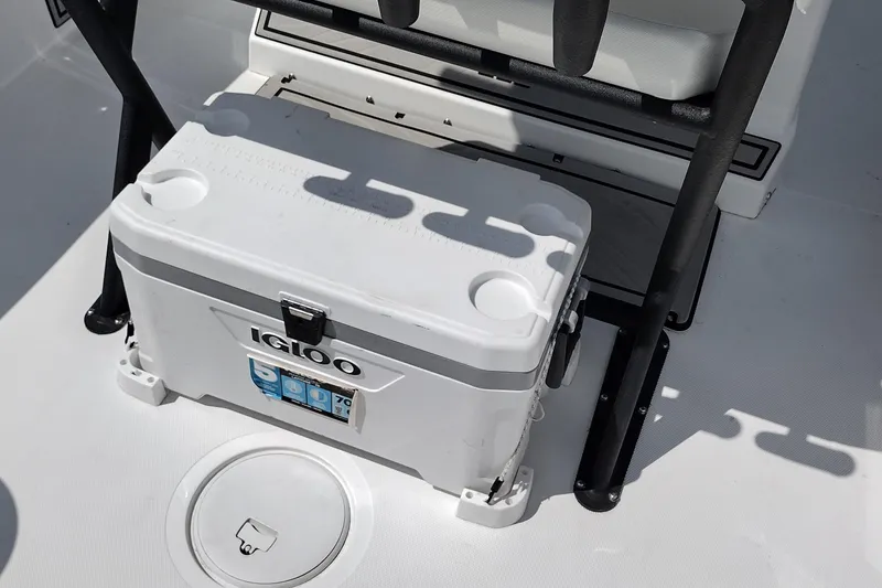 Slide: The Image of White Igloo cooler on 2024 Wellcraft 223 Fisherman boat deck. - 22