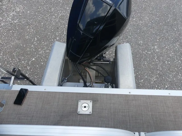 Slide: The Image of Sun Tracker Party Barge 22 XP3 2022 - 31