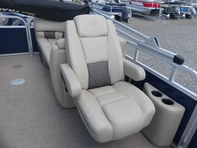 Slide: The Image of Sun Tracker Party Barge 22 XP3 2022 - 19