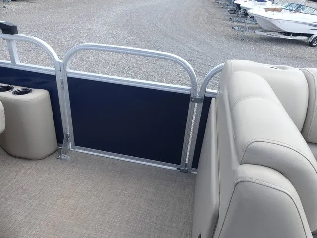 Slide: The Image of Sun Tracker Party Barge 22 XP3 2022 - 28