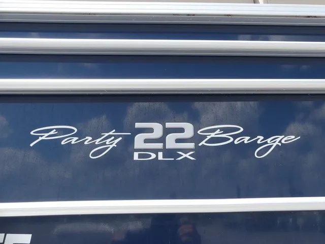 Slide: The Image of Sun Tracker Party Barge 22 XP3 2022 - 8