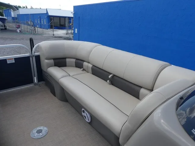 Slide: The Image of Sun Tracker Party Barge 22 XP3 2022 - 18