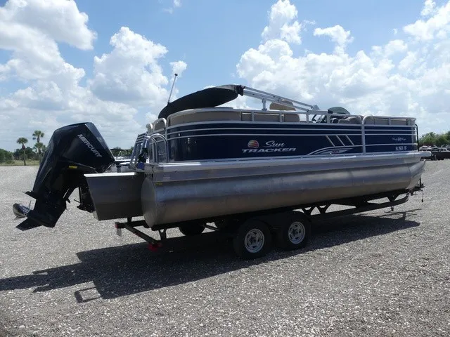 Slide: The Image of Sun Tracker Party Barge 22 XP3 2022 - 4