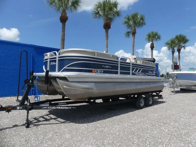 The Image of Sun Tracker Party Barge 22 XP3 2022 - 1