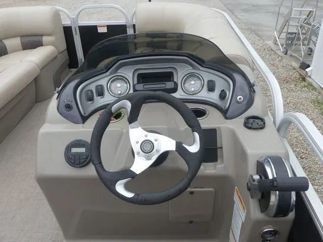 Slide: The Image of The image shows the helm of a 2020 Sun Tracker Party Barge 22 DLX. - 39