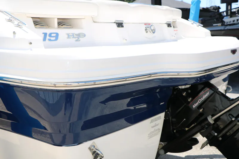 Slide: The Image of 2013 Chaparral 19 Sport H2O boat with MerCruiser engine, blue and white exterior. - 40