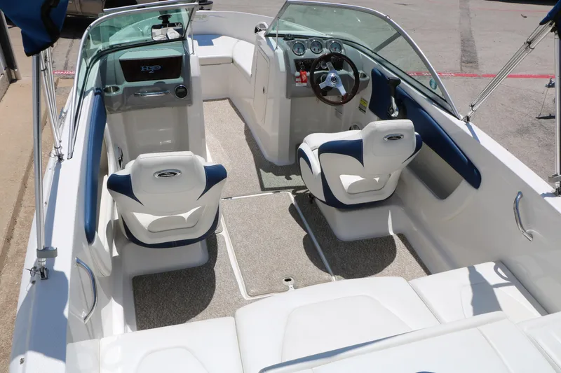 Slide: The Image of 2013 Chaparral 19 Sport H2O boat interior with white and blue seating. - 7