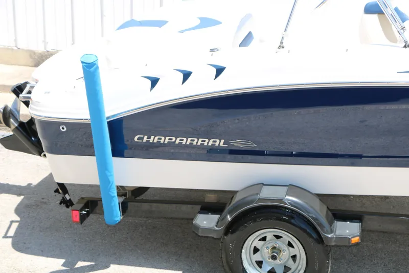 Slide: The Image of 2013 Chaparral 19 Sport H2O boat on trailer, side view. - 44