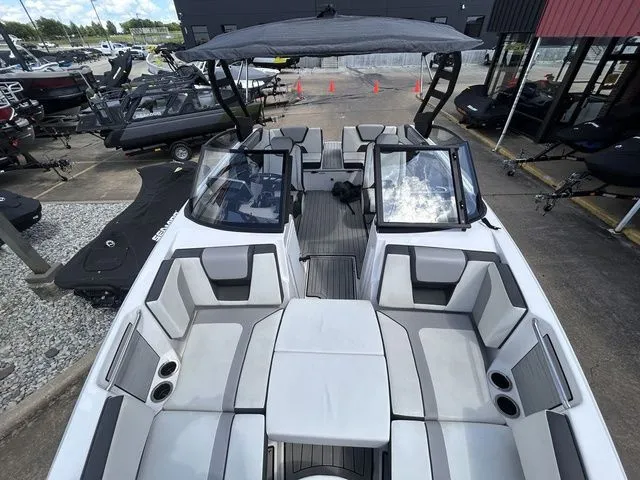 Slide: The Image of The image shows a modern Yamaha 222SE boat with gray upholstery and a black sunshade. - 15