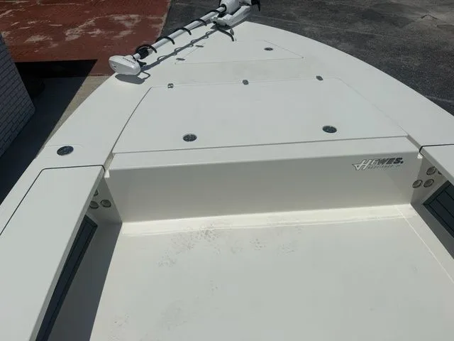 Slide: The Image of The image shows the deck of a 2027 Hewes Redfisher 21 boat. - 13